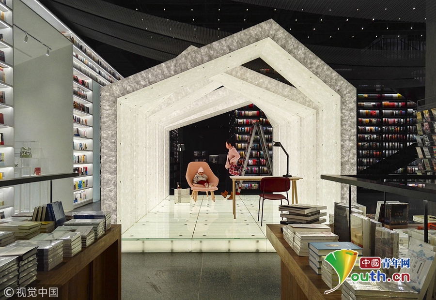 北京坊Pageone24小时书店独特设计 吸引眼球--中国青年网 触屏版