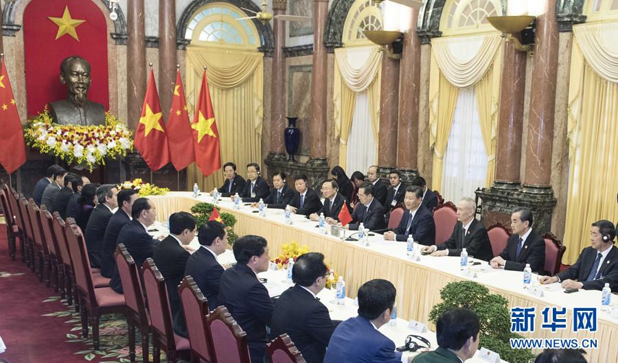 11月13日,中共中央总书记,国家主席习近平在河内主席府同越南国家