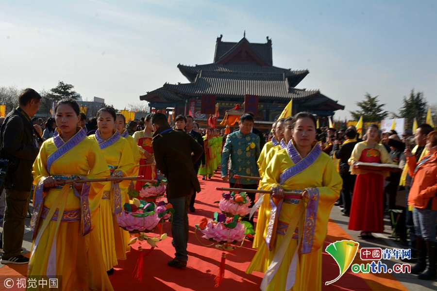 山西临汾举办寒衣节祭祀活动