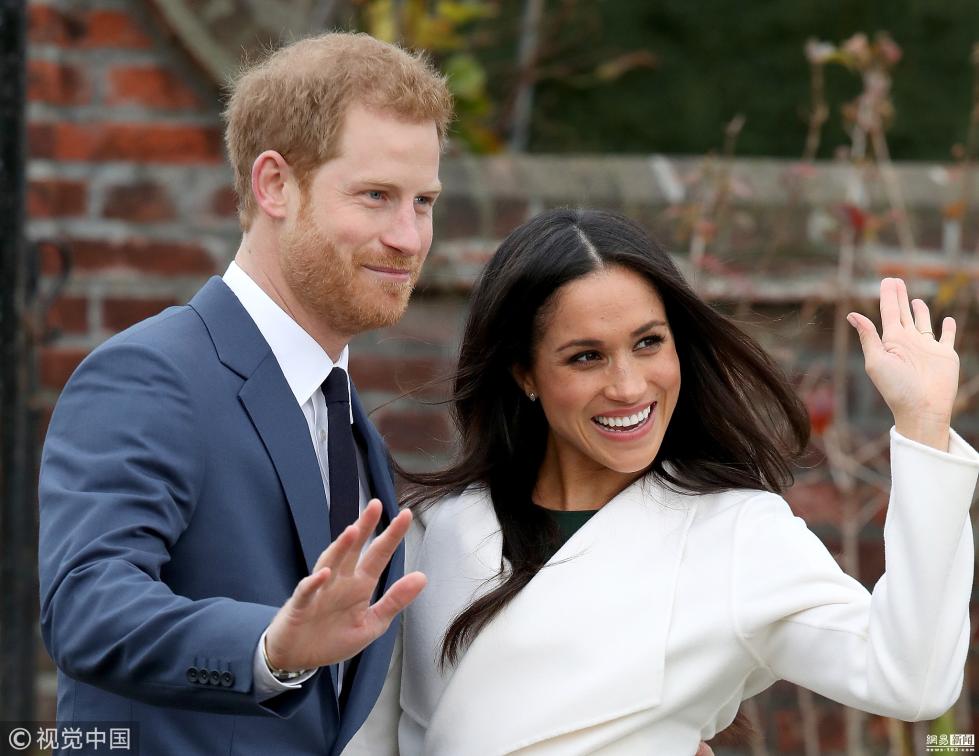 英国哈里王子与女友拍照宣布婚讯 手上钻戒抢眼_新闻频道__中国青年网
