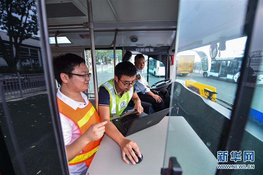 智能驾驶公交系统深圳首发试运行