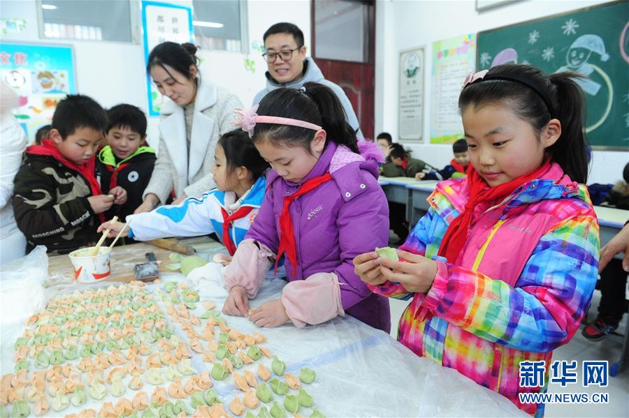 包饺子 迎冬至_新闻频道__中国青年网