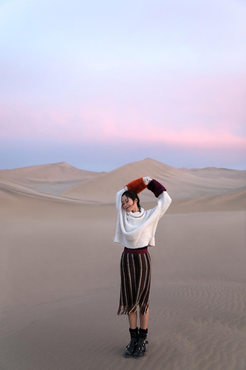 冬季沙漠的小太阳 江一燕曝文艺旅拍大片