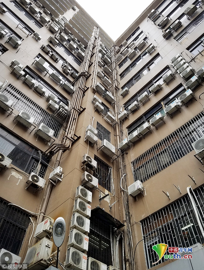 深圳现最牛居民楼 几百台空调密集排列令人眼