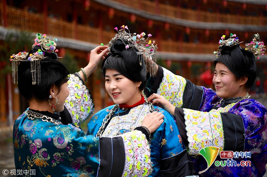 贵州榕江盛装齐舞闹新年 七十二侗寨欢聚一堂