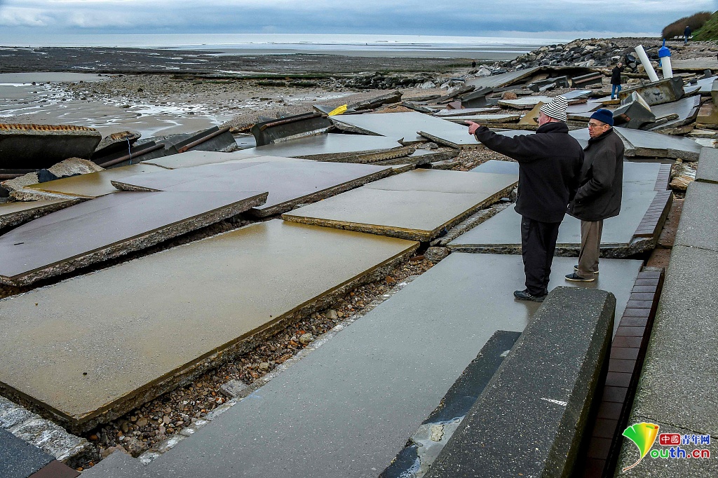 风暴埃莉诺过境 法国海堤成碎石