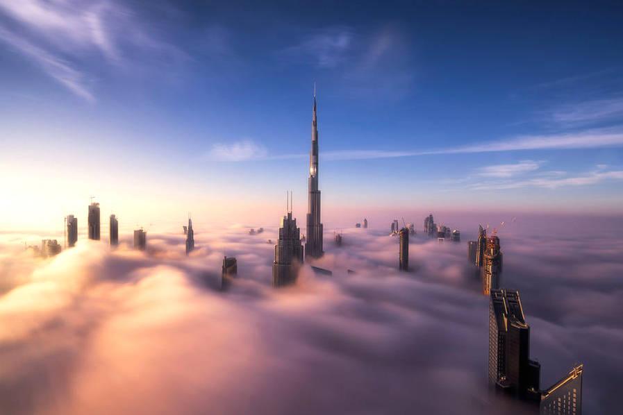 迪拜日出恍如仙境 摩天大楼直插云霄