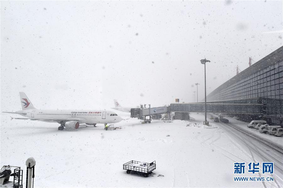 南京机场因暴雪临时关闭