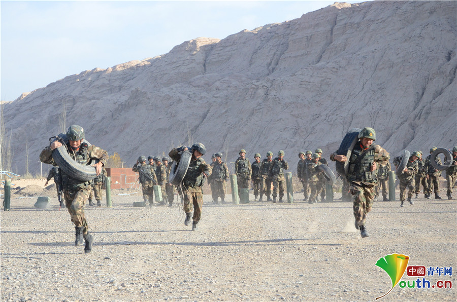 练兵备战 零距离感受新疆武警的战火青春