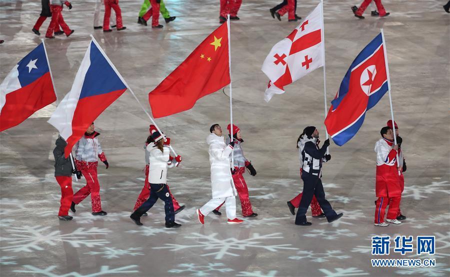 平昌冬奥会举行闭幕式 武大靖举中国国旗入场