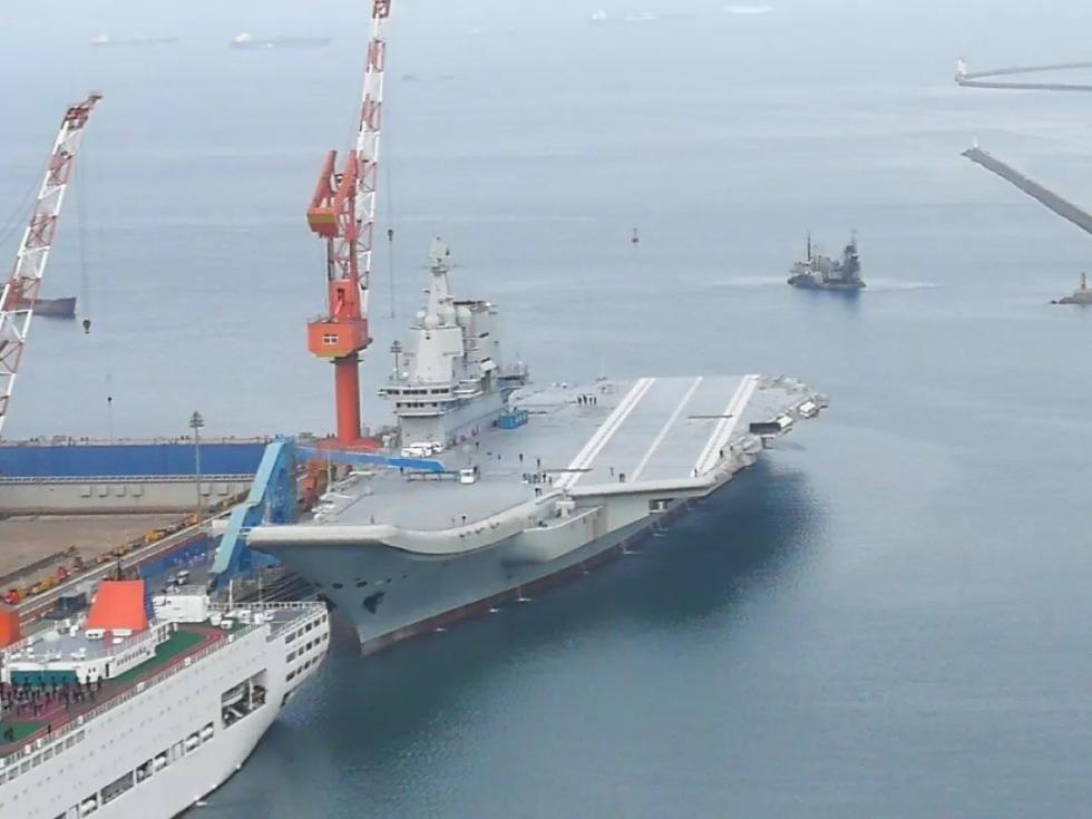 中国首艘国产航母出港海试现场图片 57389 980x735