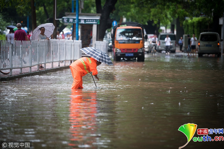 台风 艾云尼 致广州暴雨 多处水浸街