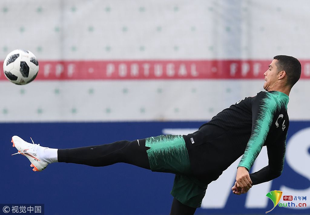 2018世界杯前瞻:葡萄牙队训练备战 C罗胸部停