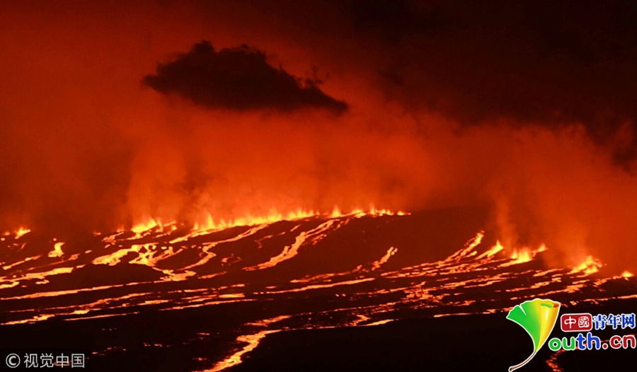 厄瓜多尔伊莎贝拉岛火山爆发 岩浆流淌成河