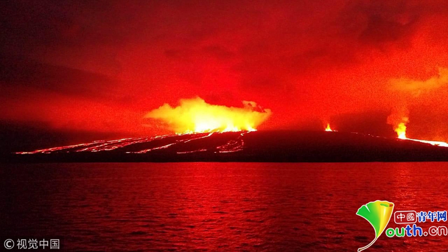 厄瓜多尔伊莎贝拉岛火山爆发 岩浆流淌成河