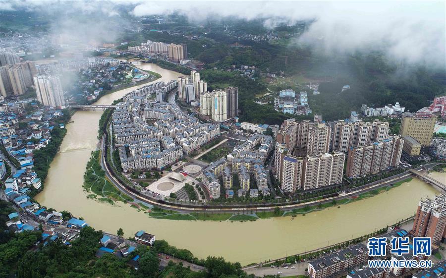 7月6日,贵州省铜仁市松桃苗族自治县松江河水位上涨(无人机拍摄).