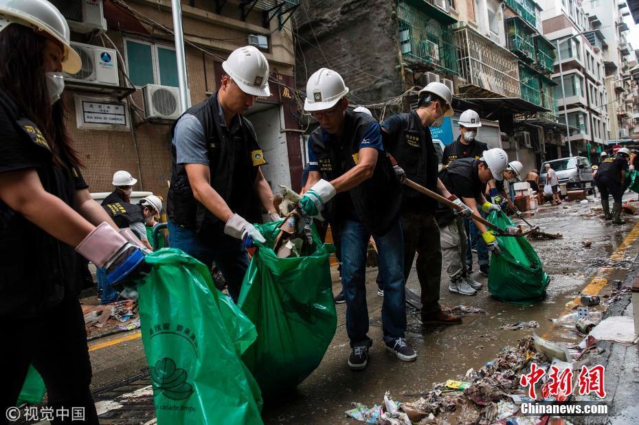 台风“山竹”过境后 各地紧急开展善后清理工作