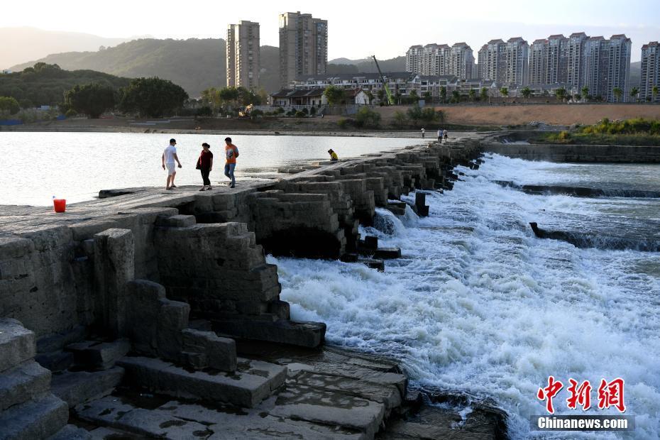 历史上,木兰溪滋润养育了莆田人,但水患频发也给这里的人民留下道道