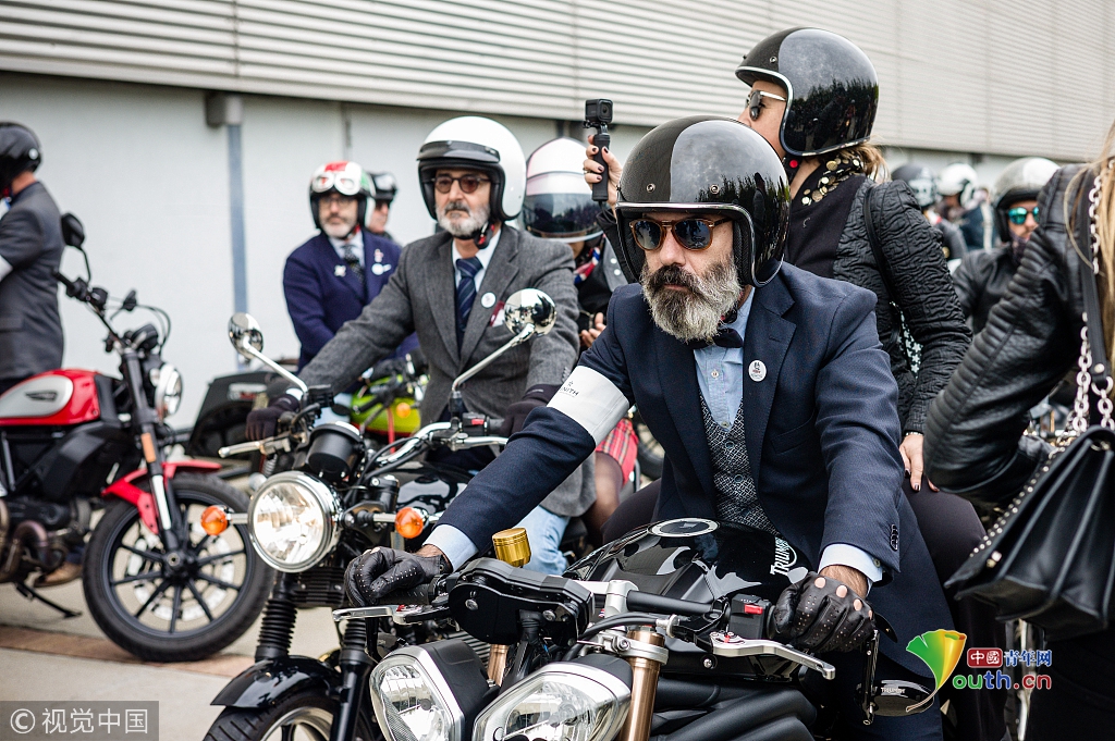 是绅士也是机车党!意大利各路帅男参加正装绅