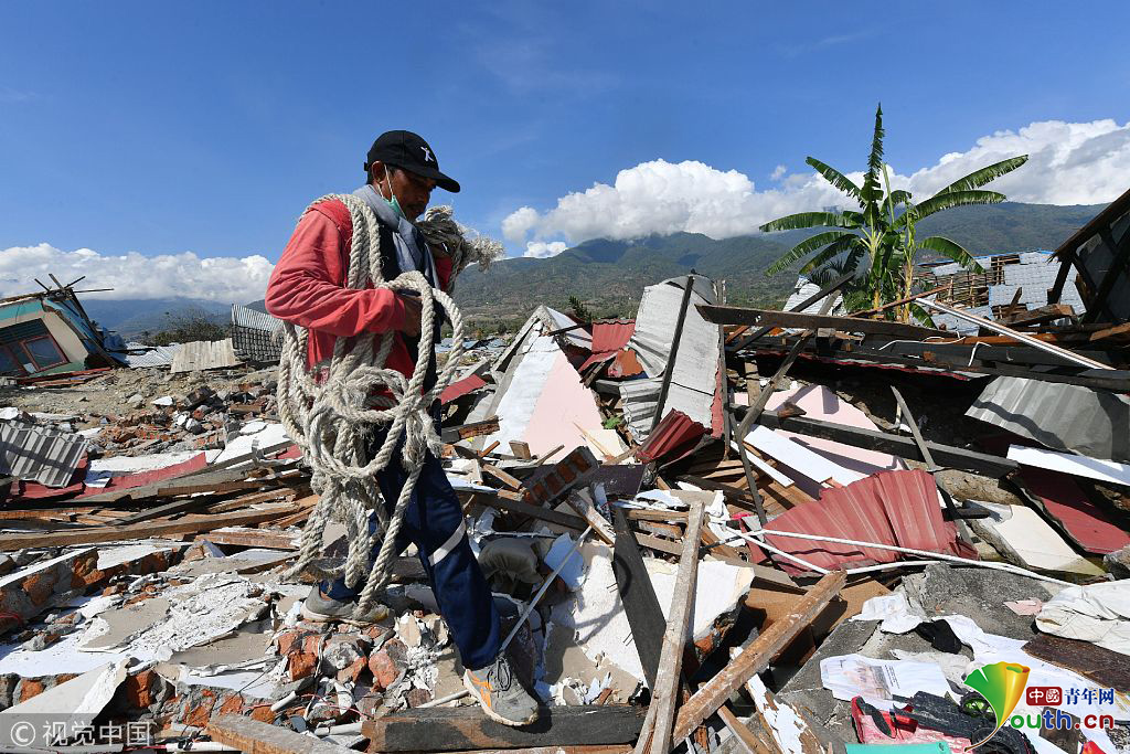 印尼地震海啸灾区恐有多达5000人失踪 灾后废墟触目惊心