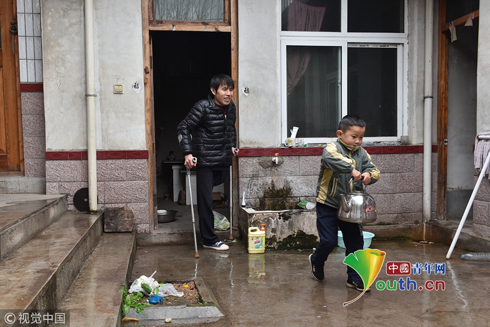 独腿男子娶小19岁女网友 没花一分彩礼钱