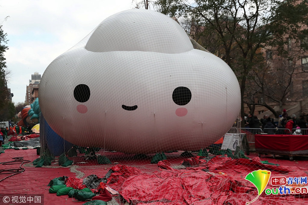 纽约梅西百货感恩节大游行即将上演 超萌大气球纷纷亮相
