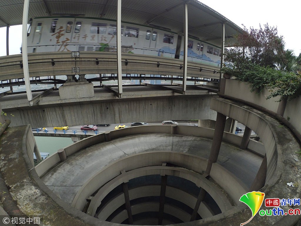 小区现螺旋车库 停车要下五层楼