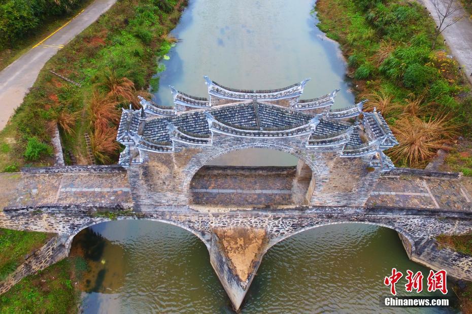 江西龙南县明代太平桥 两孔三墩造型奇特