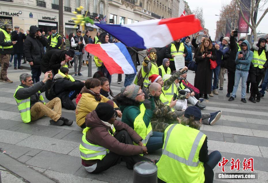 法国多地爆发抗议巴黎发生枪击警察开枪打死2人(图)