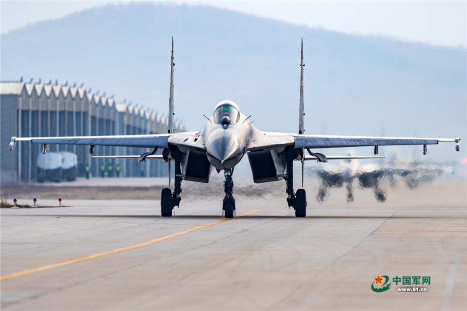 战鹰出击 北部战区空军航空兵某旅新年开训_新闻频道__中国青年网