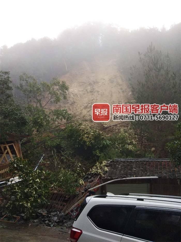广西龙胜一景区发生山体滑坡 目前2人获救1人被埋