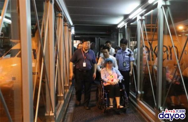 斯里兰卡爆炸3名受伤的同胞回国