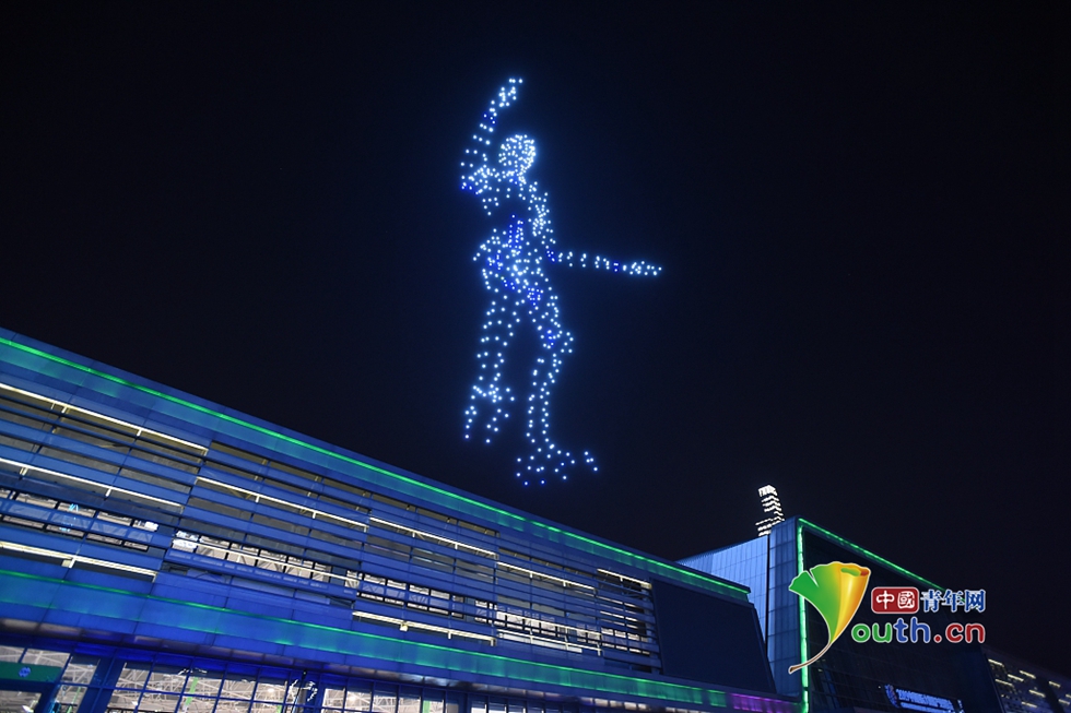 2019数博会举行无人机表演秀试飞 526架无人