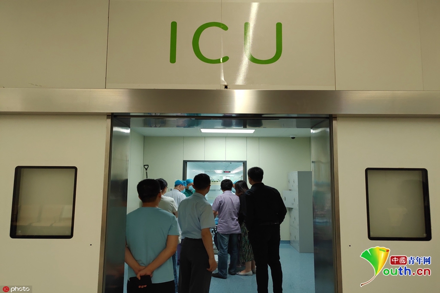 南京一女孩遭高空坠物砸中 手术3小时转入icu