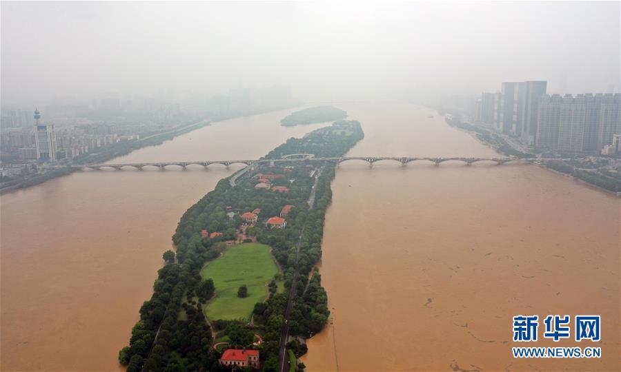 湖南发布洪水红色预警 长沙橘子洲景区紧急闭园 (3/8)