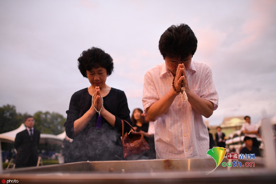 广岛原子弹爆炸74周年 日本民众悼念遇难者