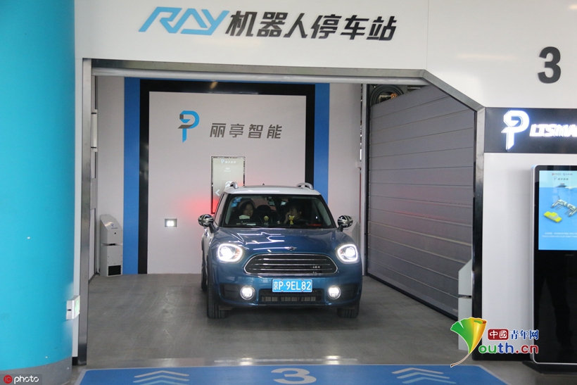 北京大兴国际机场引入机器人停车 完成停车全过程只需2分钟
