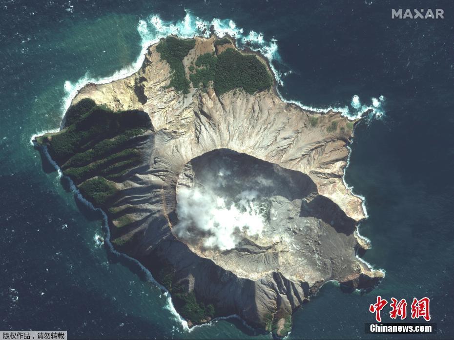 新西兰火山喷发前后卫星对比图曝光