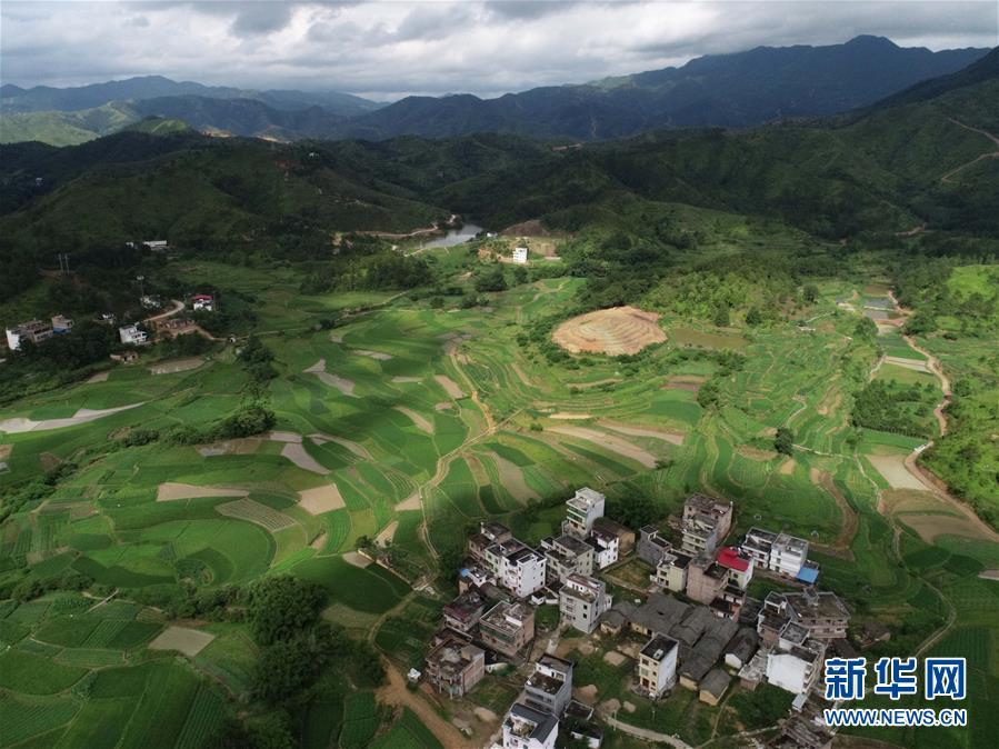 这是于都县段屋乡寒信村(无人机照片,2019年6月13日摄.