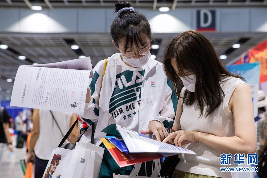 高校招生咨询忙_新闻频道__中国青年网