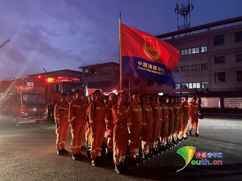 河南多地持续强降雨 多地消防救援队驰援河南 (1/7)