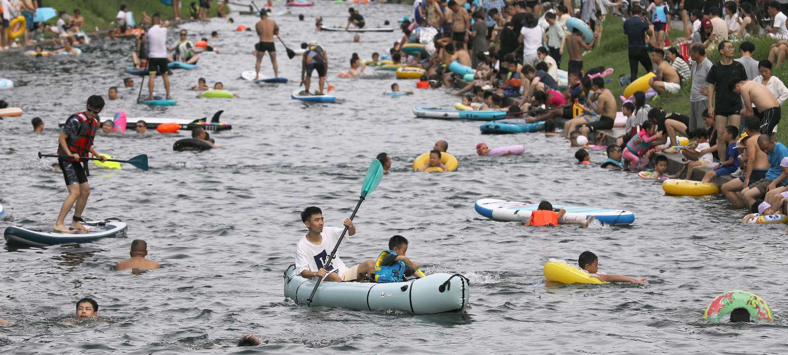 盛夏里：中轴线旁玩水乐1.jpg