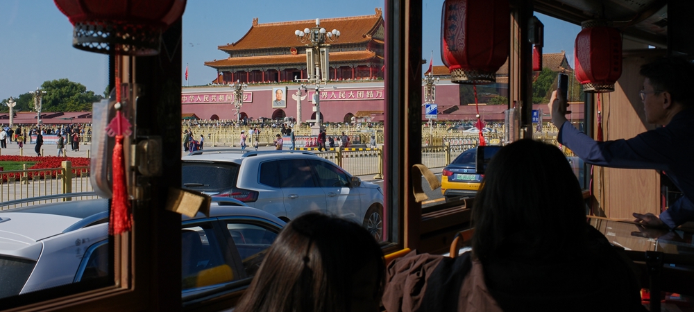 乘仿古铛铛车 游大美中轴线.jpg