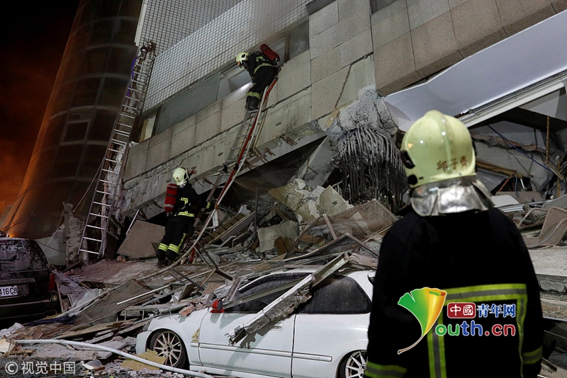 台湾花莲附近发生6.5级地震 地面震裂楼房倾倒