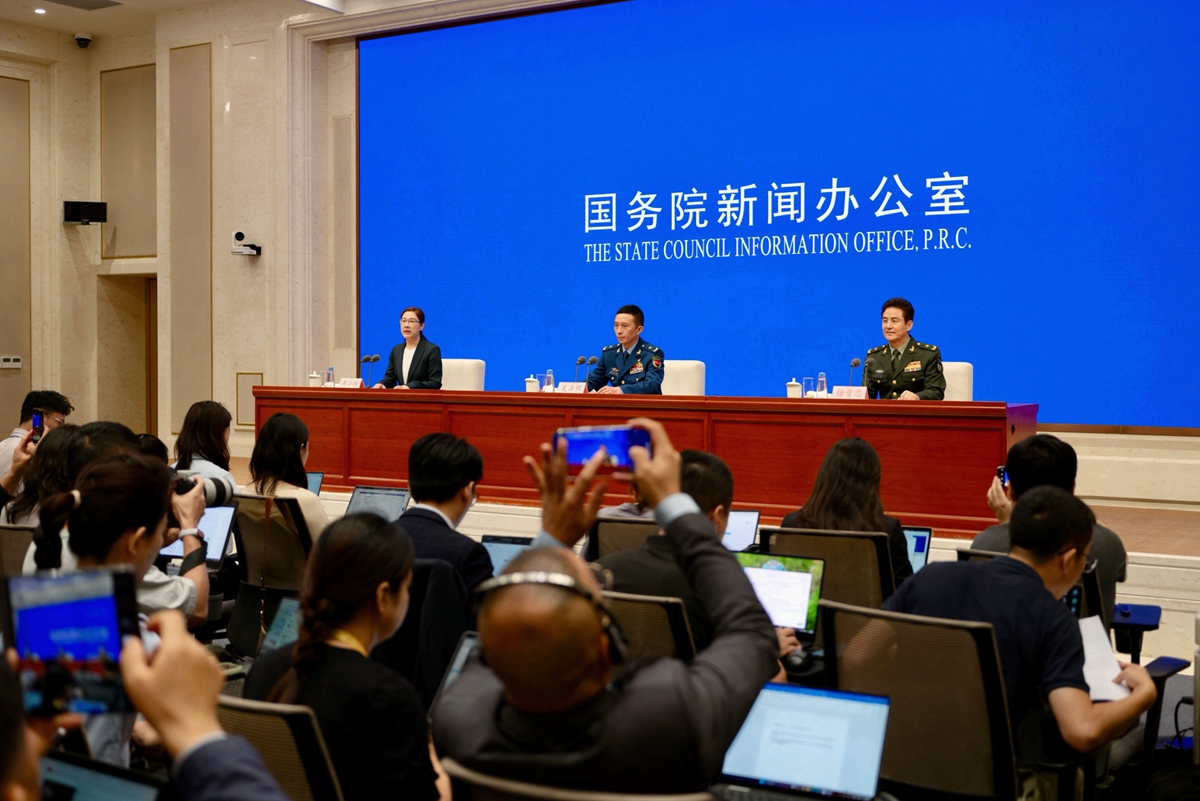 国务院新闻办举行发布会 介绍阅兵准备工作.jpg