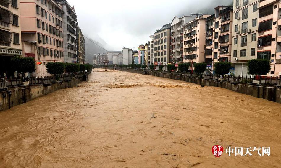 梦见下大雨涨水淹死人（梦见下大雨发洪水淹死人） 梦见下大雨涨水淹死人（梦见下大雨发大水
淹死人） 卜算大全