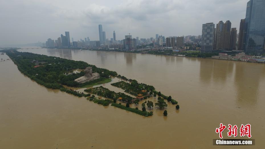 洪峰过境 航拍长沙橘子洲观光台被淹_图片频道__中国青年网