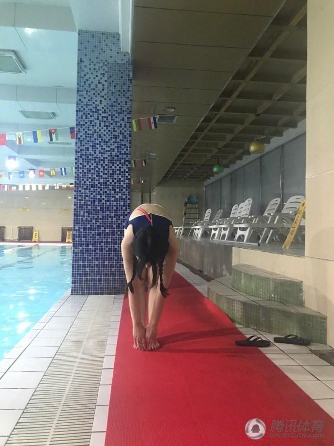 柳岩健身狂流汗显腿粗:不是胖是壮