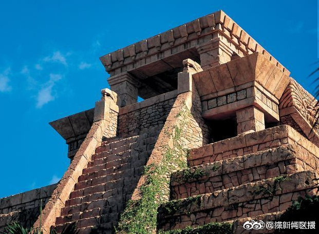 世界最刺激滑梯 从玛雅神庙30米高台冲进鲨鱼池