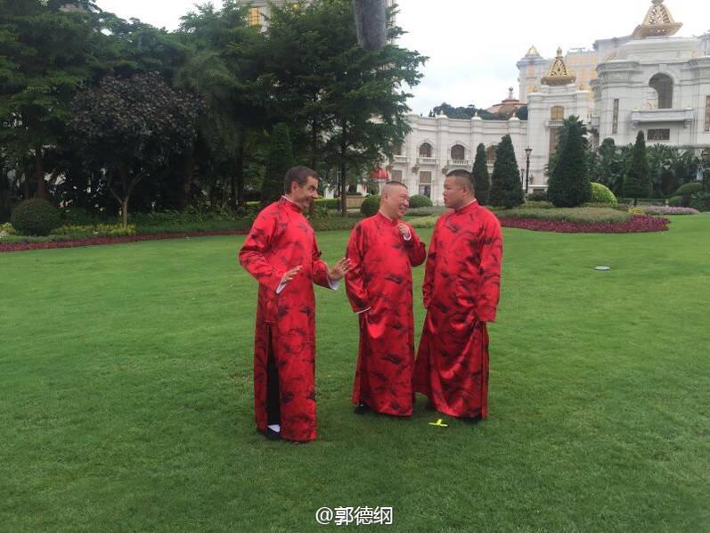 郭德纲全黑装似大佬露双下巴 岳云鹏神cos师傅